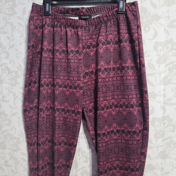 Torrid Black and Pink Skulls Print Leggings Size 1X Plus Size Women's - Picture 2 of 5